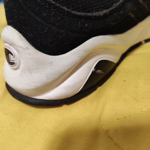 Boys/Mens Champion Athletic Shoes Size 6.5